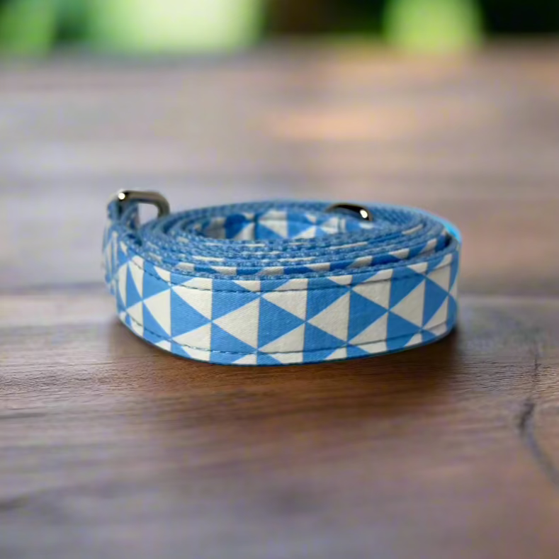 blue playboy dog leash - view 2